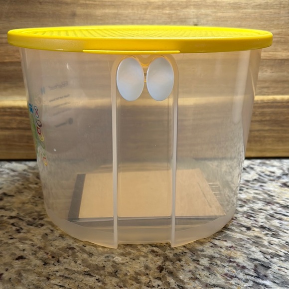 Tupperware Other - Tupperware Fridgesmart Lg Round